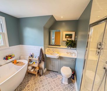 4 bedroom semi-detached house to rent - Photo 4