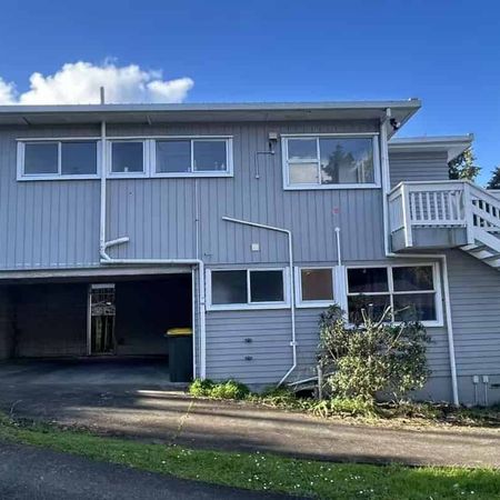 Newly renovated 3 bedrooms home in Torbay - Photo 3