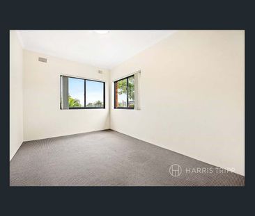 Bright & Airy Apartment in Ashfield - Photo 5