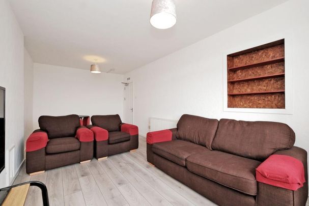 3 bedroom flat to rent - Photo 1