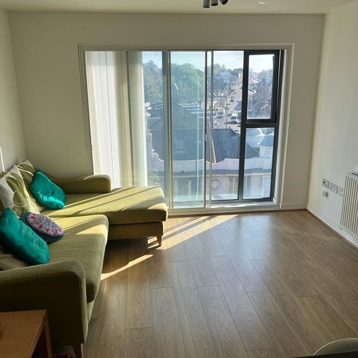 2 Bed Flat, Lewisham High Street, SE13 - Photo 1