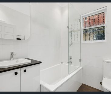 Impressively Stylish & Private Apartment - Photo 6