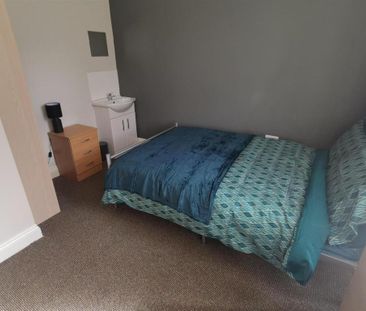 6 bedroom terraced house to rent - Photo 3