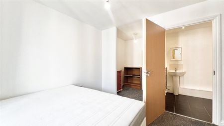 11 Charcot Road, London, NW9 - Photo 5