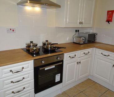 1 bedroom in a house share to rent - Photo 6