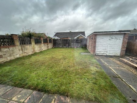 2 bedroom bungalow to rent - Photo 2