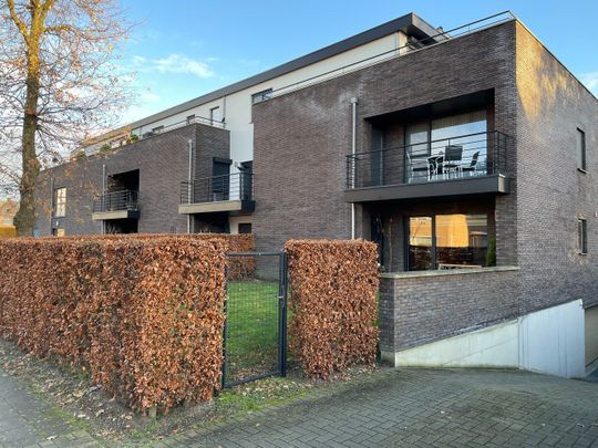 Gelijkvloers appartement met twee slaapkamers en twee terrassen en tuintjes. - Foto 1