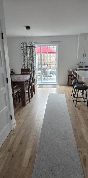 logement 5 1/2 sur deux étages avec cour arrière gazonné à Sainte-Madeleine - Photo 1