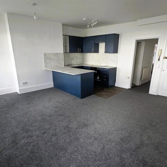 3 bedroom flat to rent - Photo 1