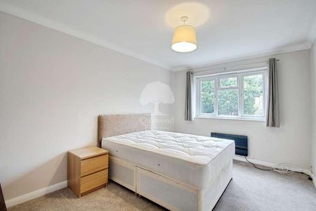 Spring Park, Holmlea Walk, Datchet, SL3 - Photo 4