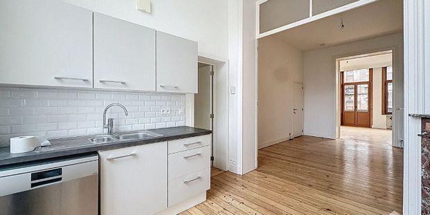 Appartement te huur in Etterbeek voor € 1.000 met 1 slaapkamer - Photo 1