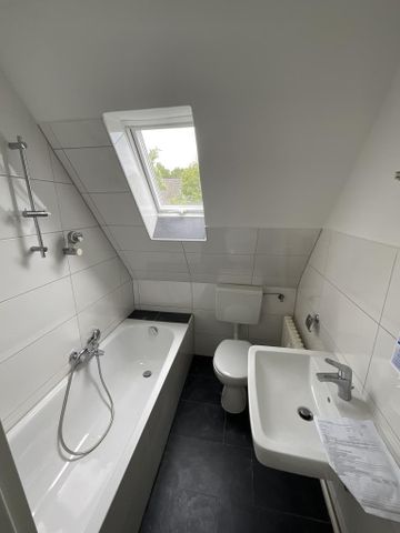 Einzugsbereite 2-Zimmer-Wohnung unterm Dach mit neuem Badezimmer in Hagen Eilpe! - Photo 2