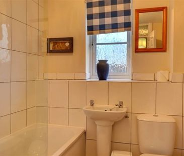 Hazel Avenue, Evesham - Photo 1