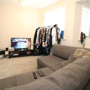 High Street, Dorking, Surrey, RH4 - Photo 2