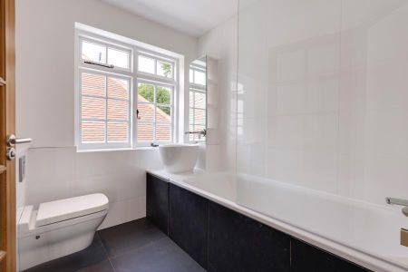 6 bedroom detached house to rent - Photo 4