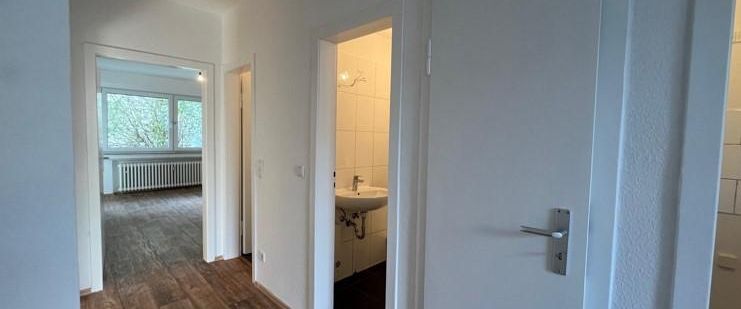 Frisch renovierte 3 Zimmer Wohnung mit Balkon! - Foto 1