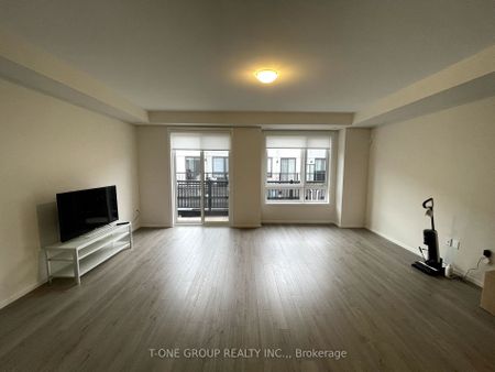 Townhouse For Lease | N8135046 - Photo 2