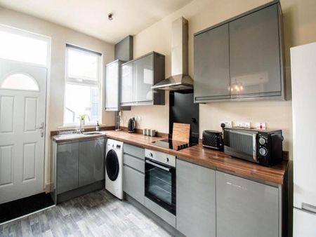 1 bedroom in a house share to rent - Photo 4