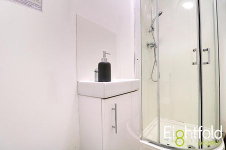 3 bedroom flat to rent - Photo 5