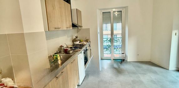 Location Appartement 3 pièces 63m² HYERES 83400 - Photo 2