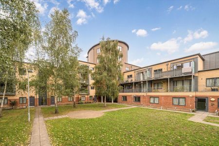2 bedroom flat to rent - Photo 2