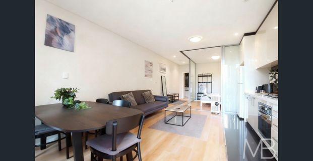 SPACIOUS STUDIO WITH ULTRA CONVENIENCE - Photo 1