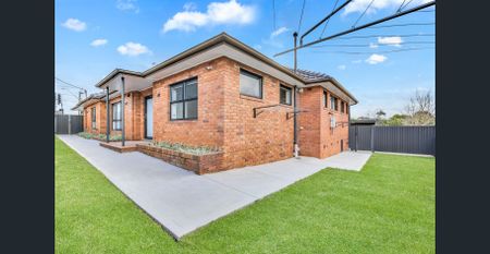 Brand New, Quiet, Private and Very Bright, Centrally Located Designer Studio. - Photo 5