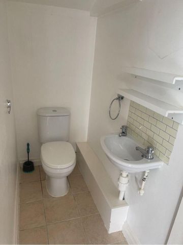 3 bedroom terraced house to rent - Photo 3