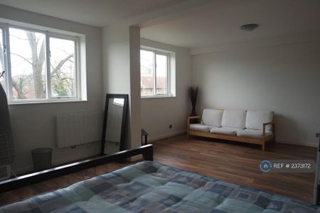 Studio to rent - Photo 4