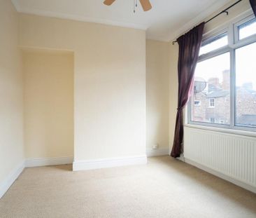 2 bedroom end of terrace house to rent - Photo 2