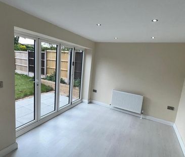 3 bedroom detached bungalow to rent - Photo 2