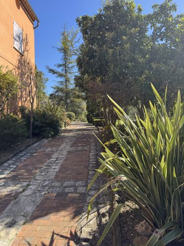 Location Maison 5 pièces 168m² AUBAGNE 13400 - Photo 5