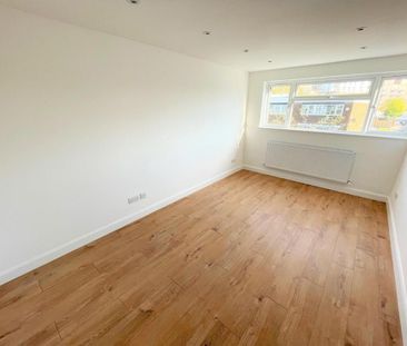 3 bedroom end of terrace house to rent - Photo 2