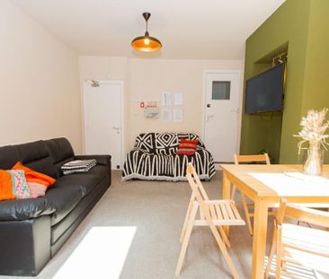 5 bedroom detached house to rent - Photo 2