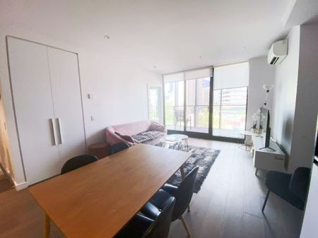 Elegant One-Bedroom Waterfront Apartment for Rent - Experience Luxury Living! - Photo 3