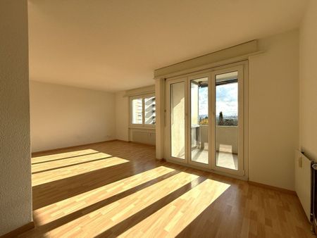 Helle 4.5 Zimmer Wohnung mit Balkon - Foto 3
