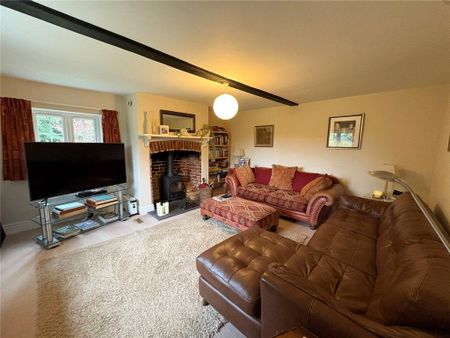 4 bedroom detached house to rent - Photo 2