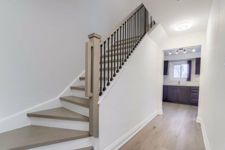 For Lease - 6272 Kindree Circle Unit# MAIN AND 2ND FLOOR, Mississauga, Ontario - Photo 3