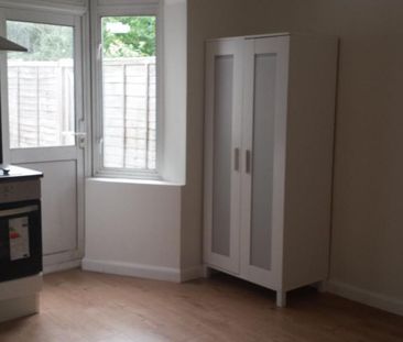 Studio to rent - Photo 6