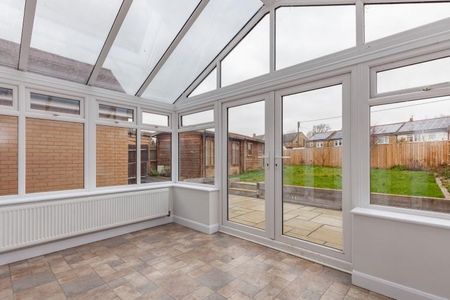 2 bedroom semi-detached house to rent - Photo 4