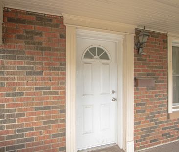 For Lease - 386 Wharncliffe Road, London South, Ontario - Photo 5