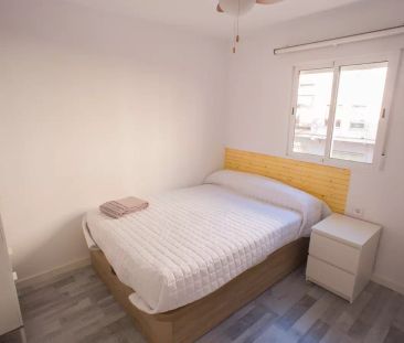 Room in a shared 5-bedroom apartment for rent in Aiora, Valencia for professionals and students only. - Photo 4