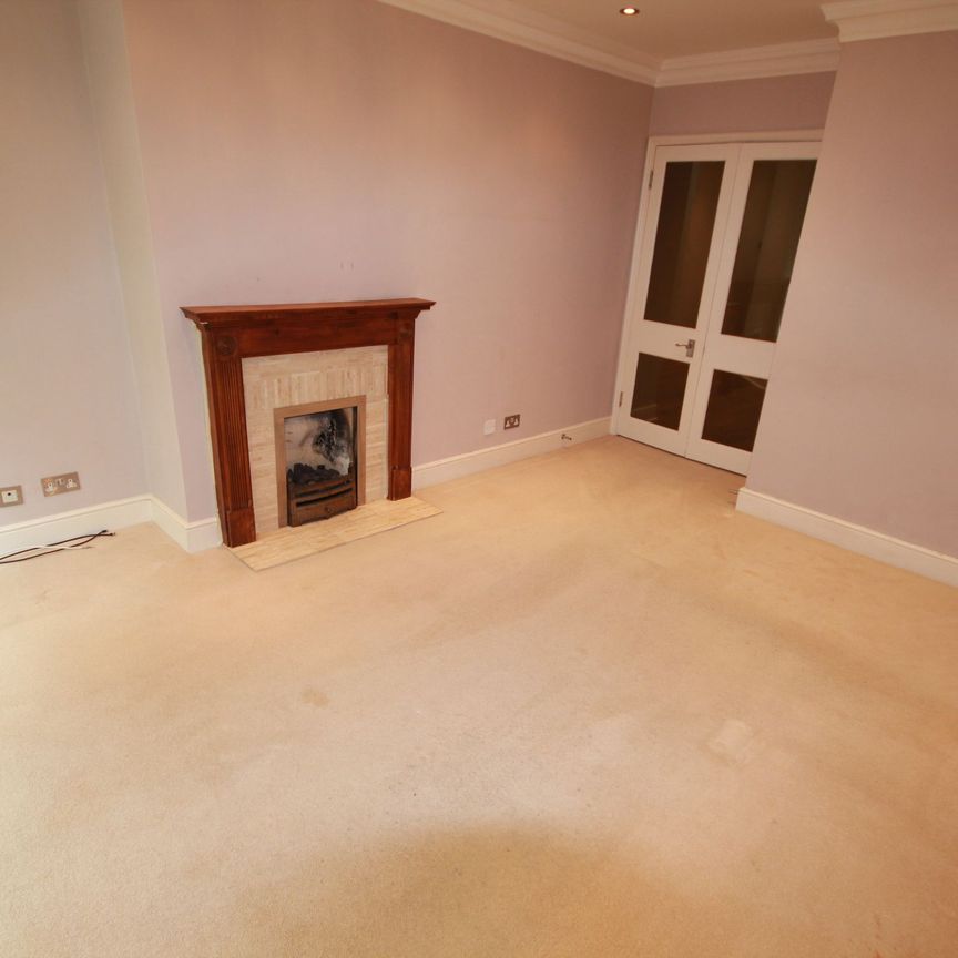 Highlawn Hall, Sudbury Hill, Harrow - Photo 1