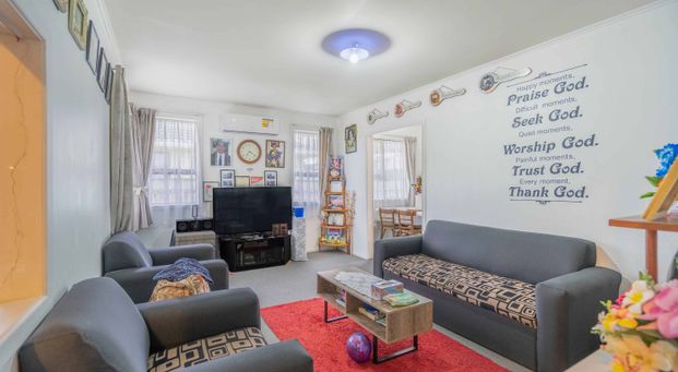 Three bedroom home in Otara! - Photo 1