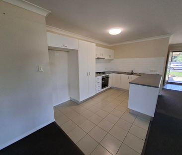 Spacious Family Home in Moore Park Beach - Photo 6