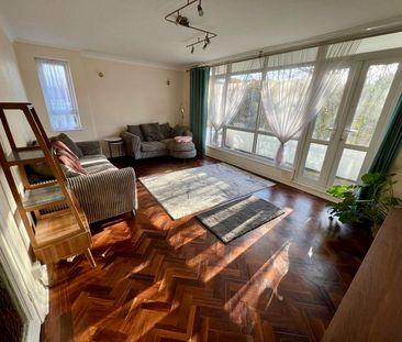 Crescent West - Photo 1