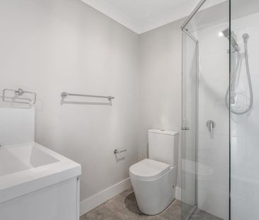 Private Street-Facing Position in Austral! - Photo 4