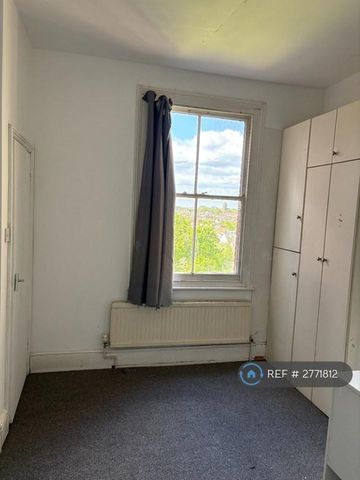 3 bedroom flat to rent - Photo 2