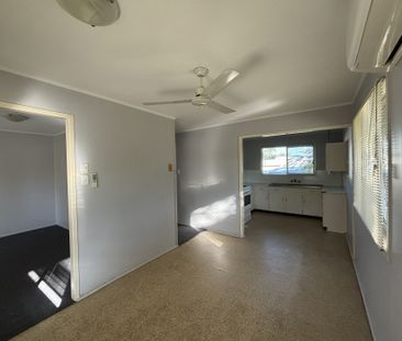 3 BEDROOM HOME - CENTRAL LOCATION! 1 Weeks Free Rent - Photo 1