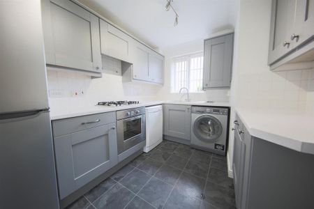 4 bedroom terraced house to rent - Photo 3
